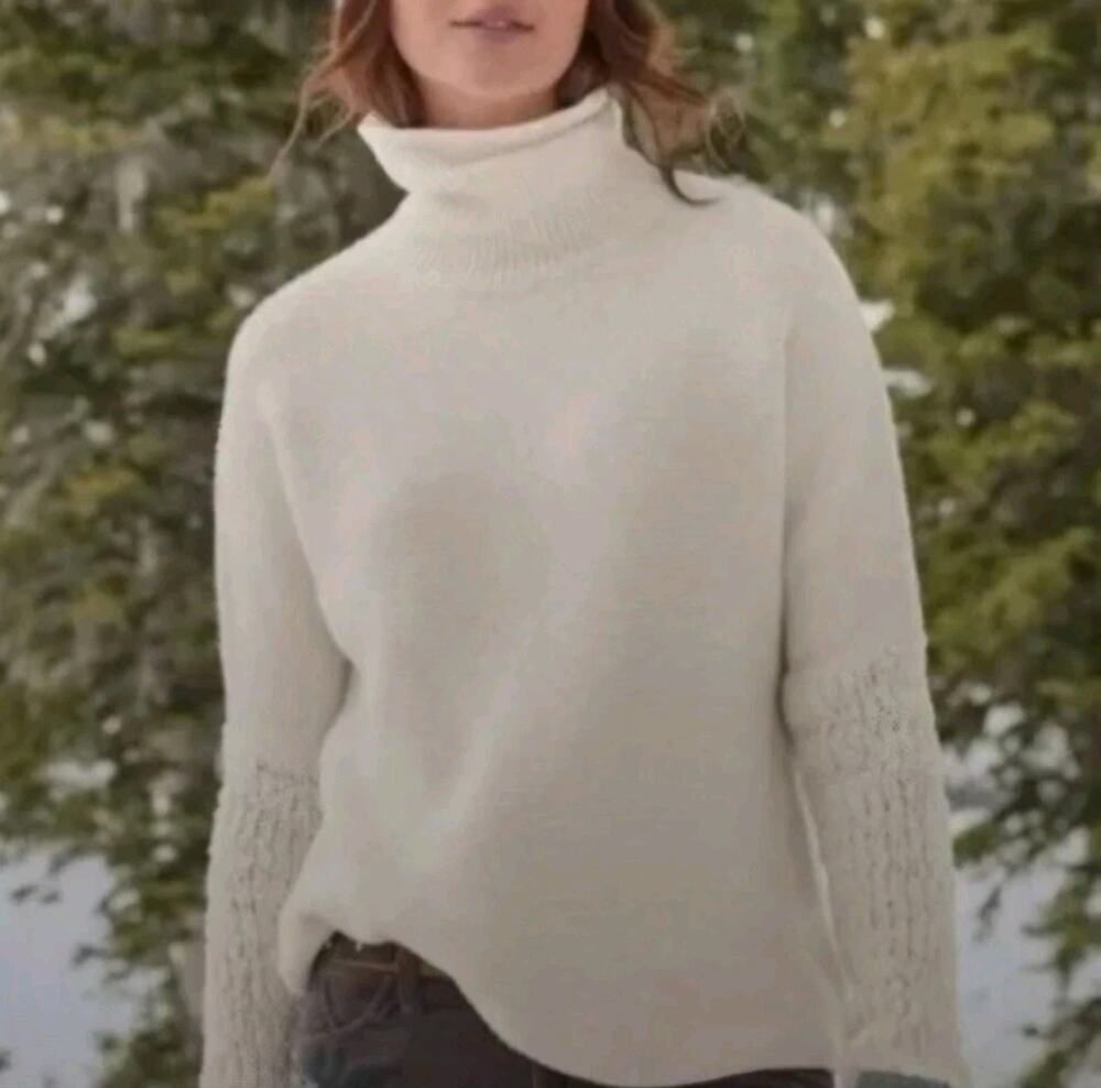 Sundance Ivory Merino Wool Blend Turtleneck Sweater Size L Textured Sleeves